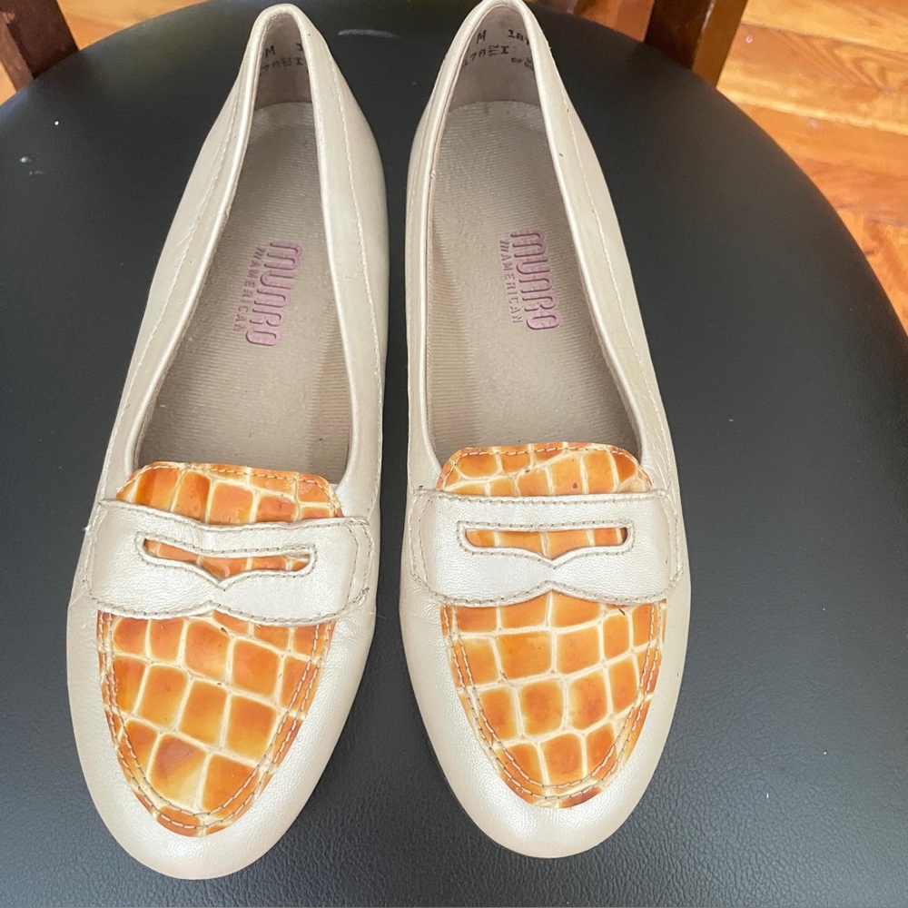 MUNRO American Carrie Pearl Leather Yellow Vamp Loafer Women's Size 5.5M